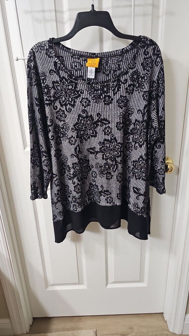 Ruby Rd. Woman Plus Black/White Striped Floral Lace Print Tunic Top Size 2X